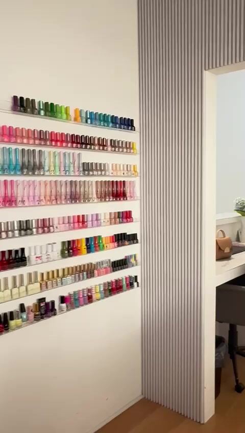 Pared de esmaltes de colores